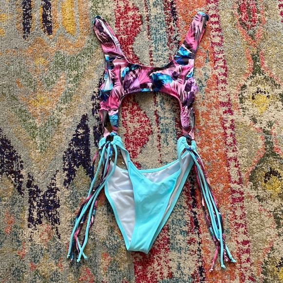 Mapale Medium Swimsuit - Picture 1 of 1